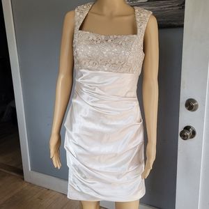 Hailey Adrianna Papell cocktail dress size 4 champagne color